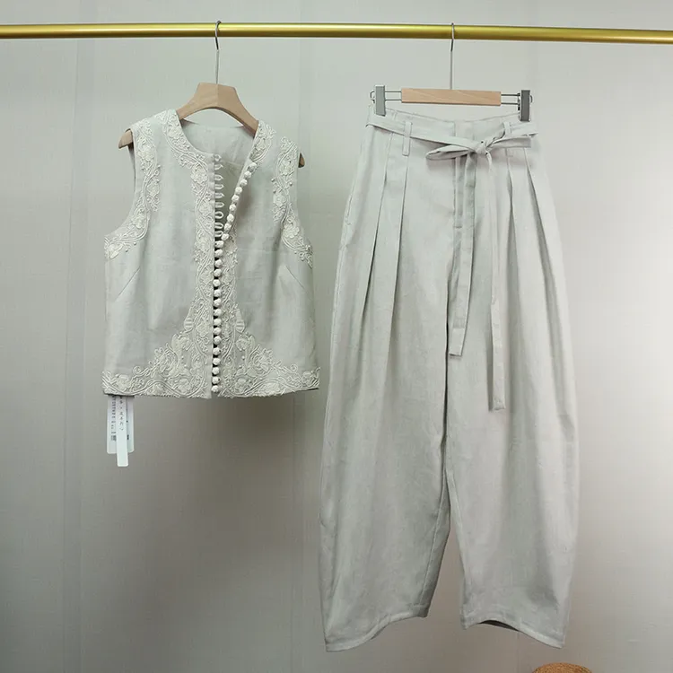 新品亚麻重工刺绣马夹+香蕉裤两件套 手工线绣高端老钱风套装