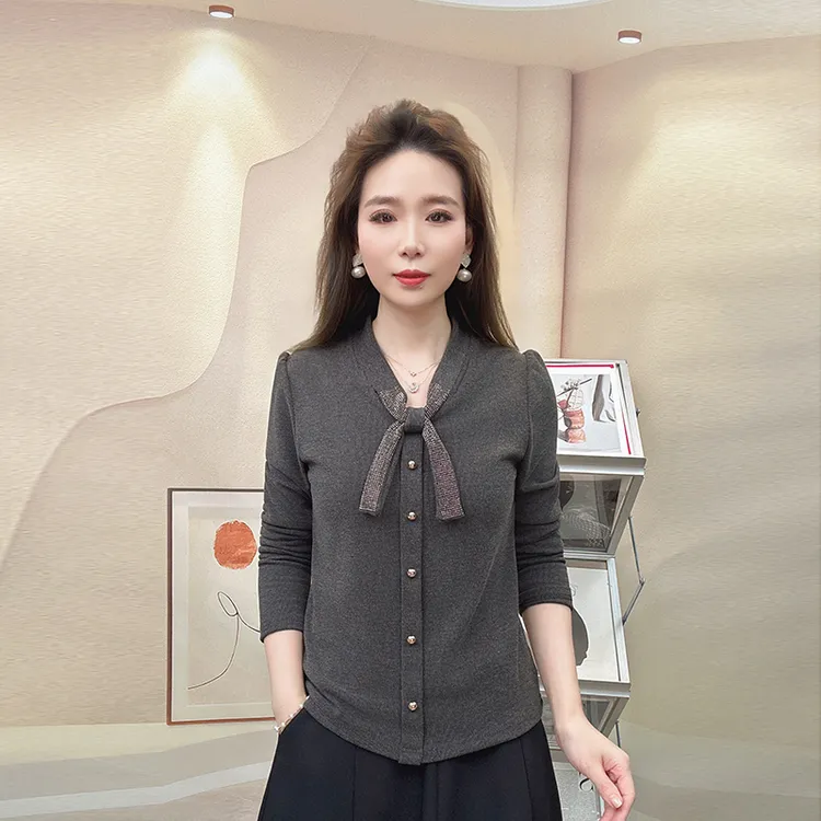 2025秋冬季加绒新款烫钻蝴蝶结领长袖上衣宽松版型T恤显瘦打底衫