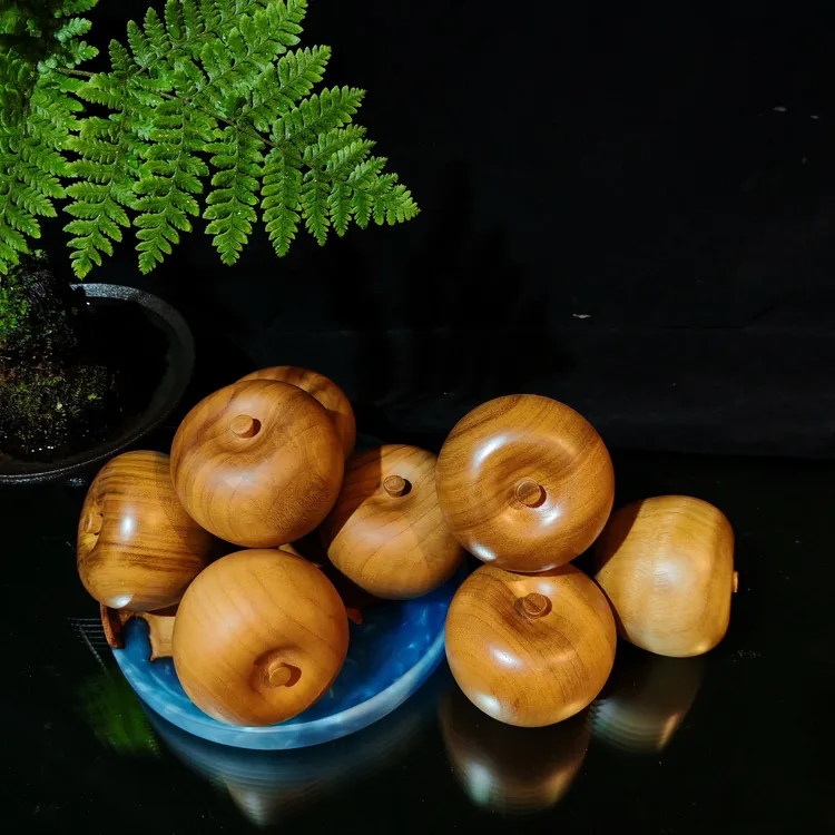 香樟木苹果摆件玉竹实心手把件