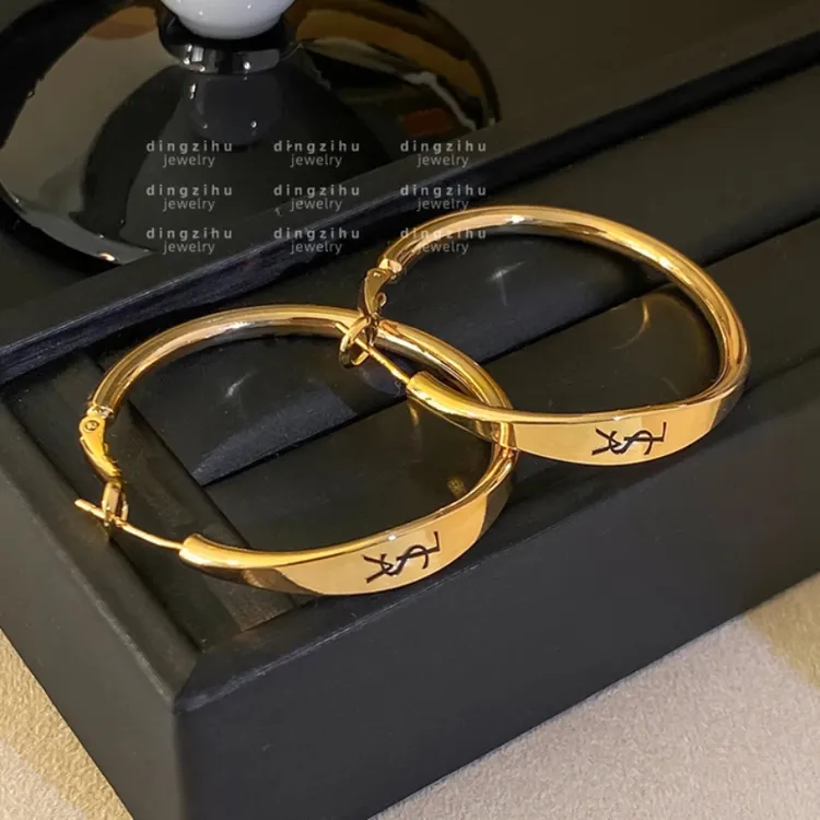 铜合金耳饰 金色字母大圈圈耳环女士欧美复古气质高级感耳圈夸张