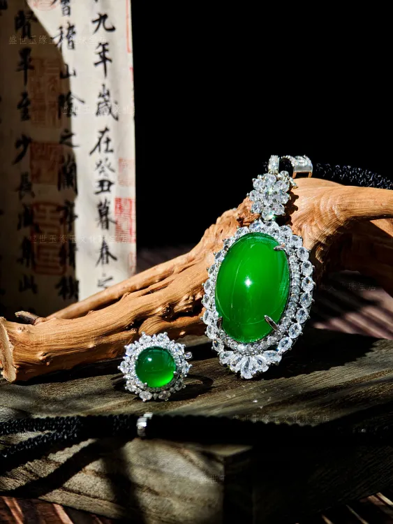 爆款轻奢珠宝玉石吊坠豪华镶嵌蛋面玉坠挂件简约玉髓女戒指戒圈女