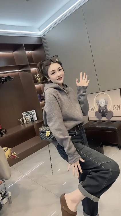 连帽拉链秋冬毛衣女款2025新款冬季宽松外搭开衫外套针织上衣