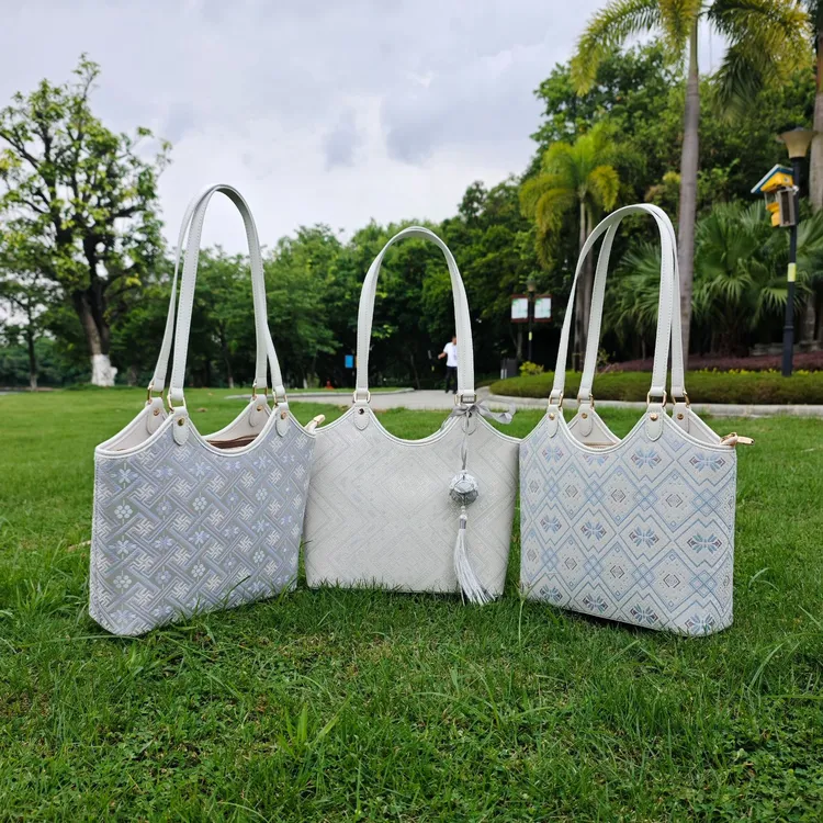 广西轻便休闲壮锦包包波浪形托特包时尚百搭高雅网红爆款大包包