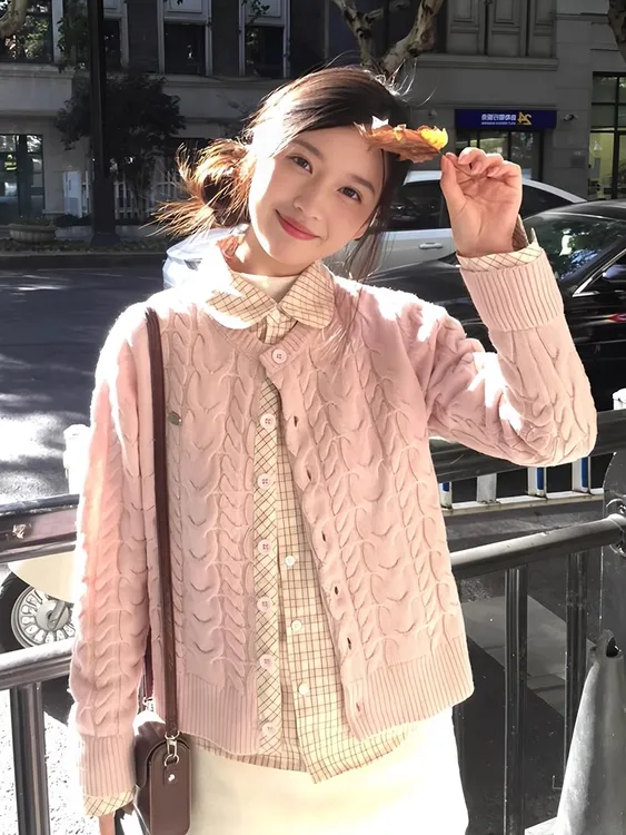 韩系少女风拼接格子假两件娃娃领针织毛衣女秋冬时尚减龄开衫外套