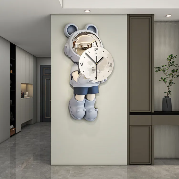 网红宇航员装饰钟表挂钟客厅高级感现代简约家用餐厅创意时钟挂墙