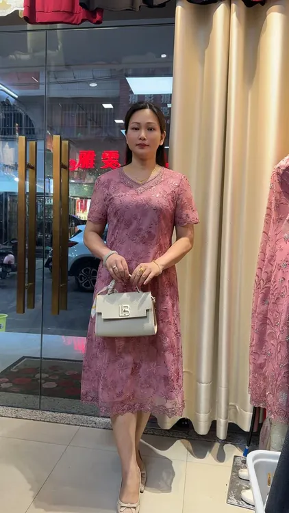 夏季新款时尚V领修身显瘦气质百搭优雅妈妈装连衣裙