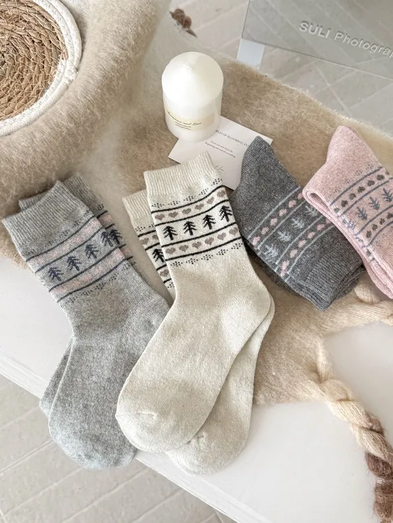 【十七岁】绵羊毛|秋冬百搭保暖ins韩系学院风费尔岛民族风中筒袜女