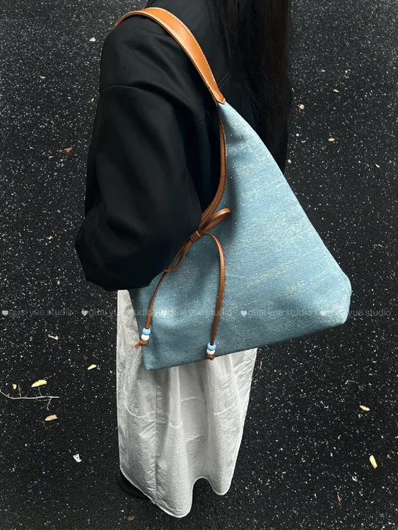 乖月Studio-休闲牛仔布腋下包包女通勤时尚托特包百搭单肩包