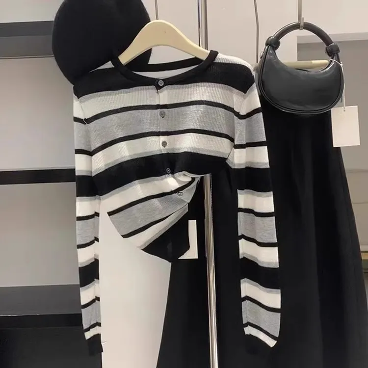 芯娇晴开春chic韩系穿搭条纹圆领针织开衫女春秋洋气长袖外套上衣