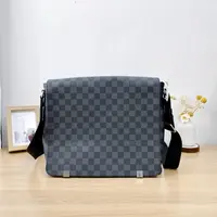 95新 LouisVuitton/路易威登 黑色棋盘格邮差包/单肩包/6804