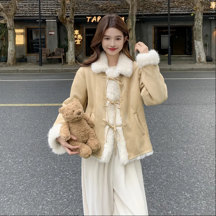 黄色牛角扣皮毛一体羊羔毛外套女2025冬小个子保暖厚实麂皮绒棉服