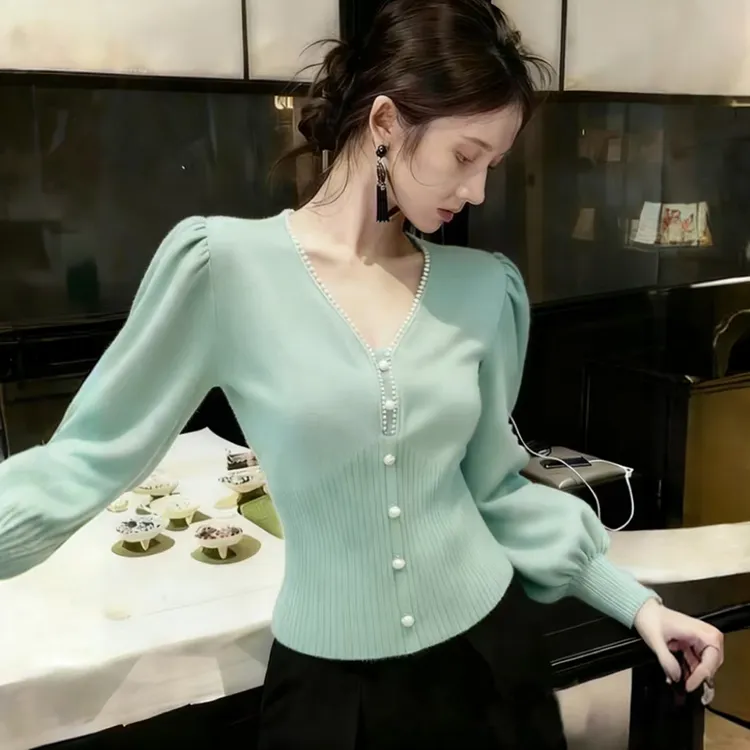 高级感绝美薄荷绿钉珠v领长袖毛衣针织衫女秋冬款超好看简约小衫