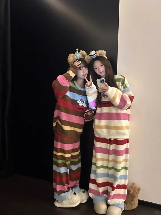 甜美可爱彩虹条纹小狗半边绒保暖睡衣女冬季新款爆款可外穿家居服