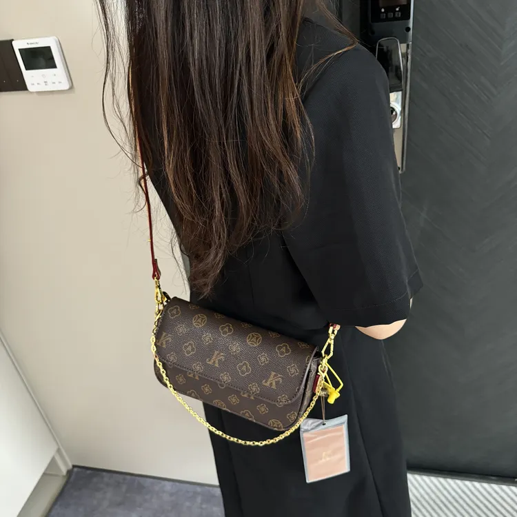 MONICA KIKI/莫妮卡奇奇小众法棍包经典复古单肩斜挎包-8161