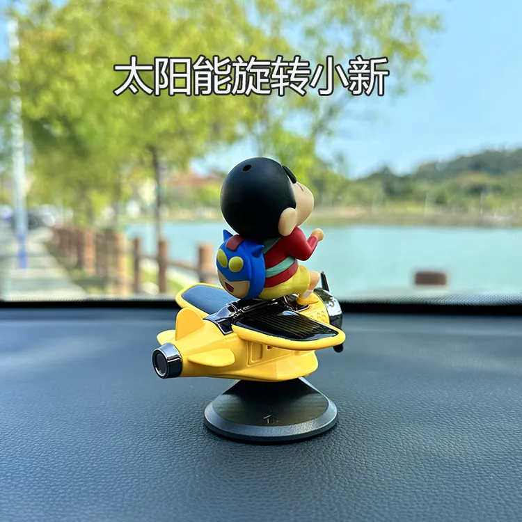 蜡笔小新太阳能旋转飞机车载中控台摆件治愈解压卡通汽车内饰装饰