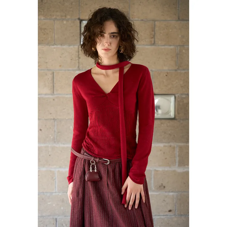 Miorastudio法式复古浆果红设计感V领扭结上衣镂空配飘带针织衫
