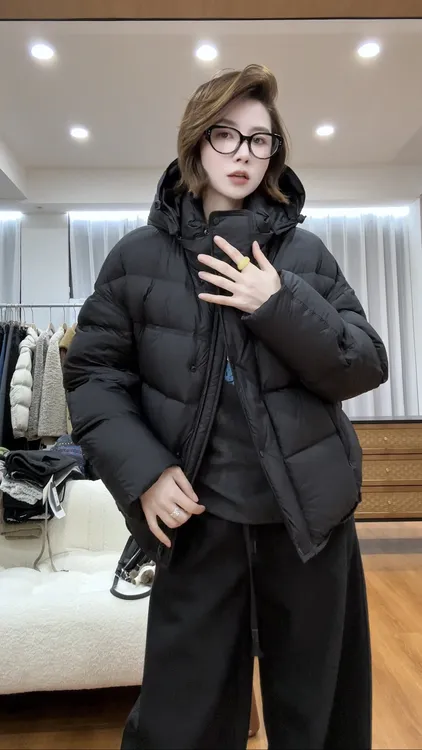 月月 2025秋冬新款小众设计立体剪裁连帽保暖女羽绒服 2511C7565