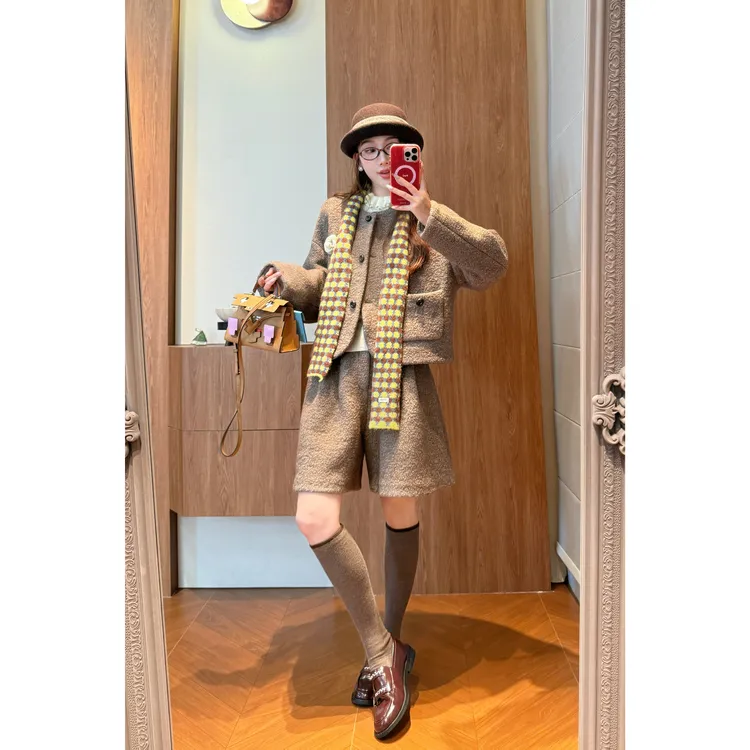 谢荞荞「暖绒新贵」羊毛毛毡90白鸭绒冬季毛呢中裤宽松保暖羽绒外套