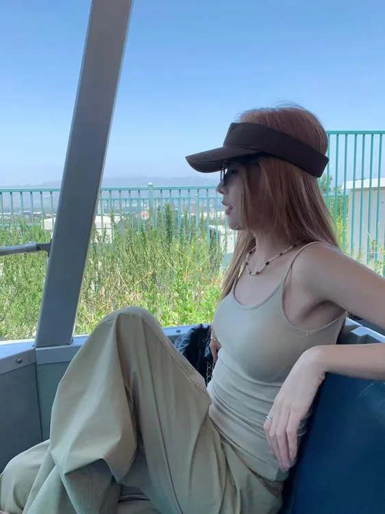 「酷飒女孩」美式辣妹简约吊带上衣卡其色高腰显瘦百搭裤子两件套装