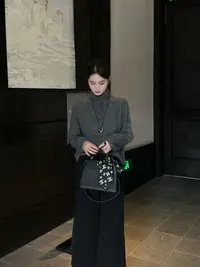 R123394W【羊毛】长袖开衫款慵懒风不规则落肩袖网红毛针织衫