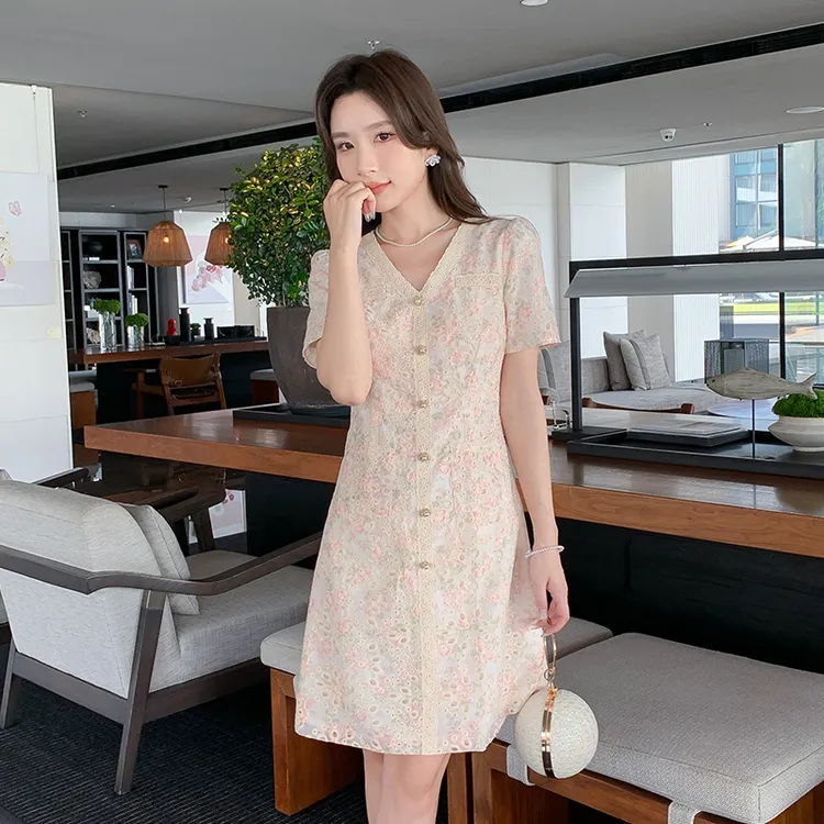 奢姿大码女装2025夏季气质v领短袖连衣裙胖妹妹时尚减龄显瘦裙子