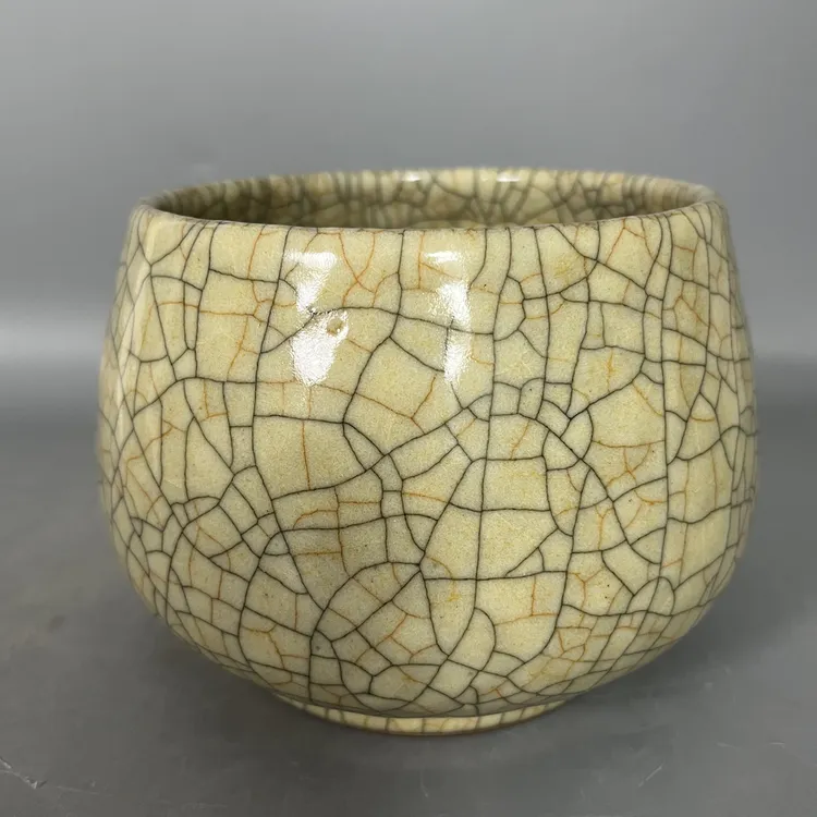 哥窑瓷器米黄釉钵摆件