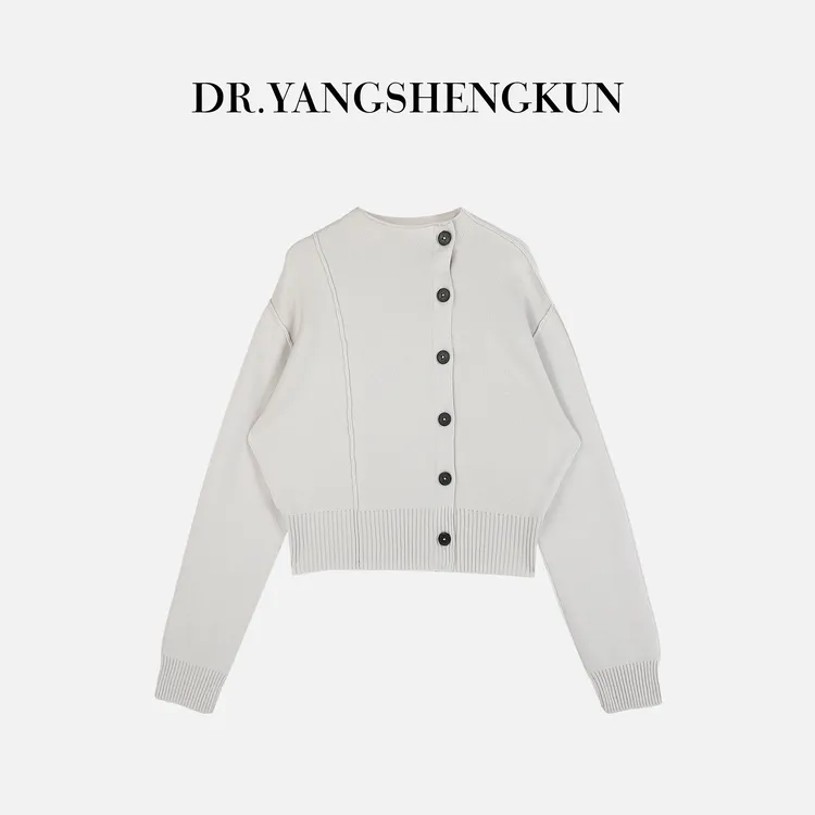 杨圣坤2025冬季新品100%绵羊毛百搭圆领斜排扣针织开衫ES25102109