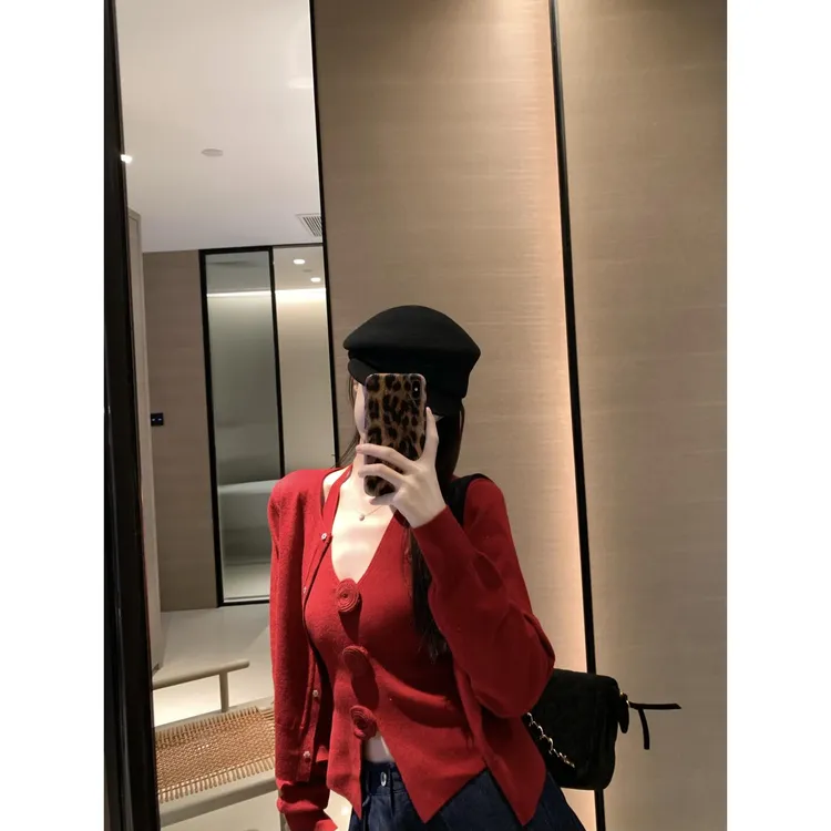 洋气衣服女2025早春新款过年洋气红吊带背心修身显瘦短款针织外套