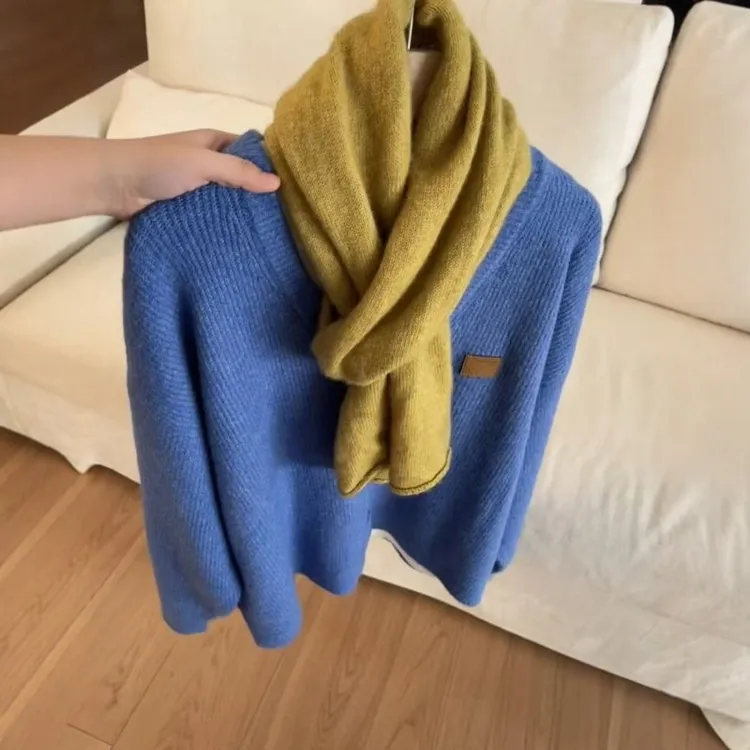克莱因蓝色漂亮显白毛衣搭配姜黄色围脖ins冬季穿搭一整套女