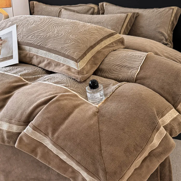 水星高端适用家纺A类加厚牛奶绒雕花刺绣拼角四件套保暖被套珊瑚