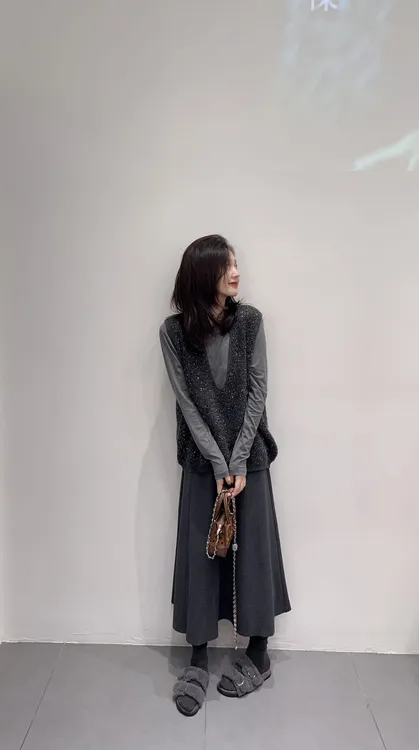 早秋别致漂亮衣服显瘦内搭气质女装套装高级感马甲休闲百搭裙子