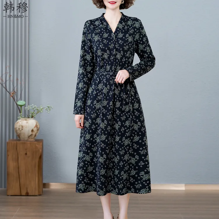 高端V领宽松长袖碎花连衣裙女2025年新款秋冬休闲中年妈妈装裙子