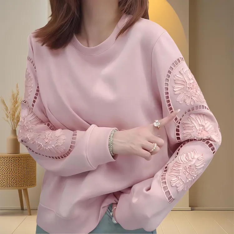 秋季出游服装女慵懒套头休闲显瘦上衣镂空花朵长袖圆领粉色卫衣