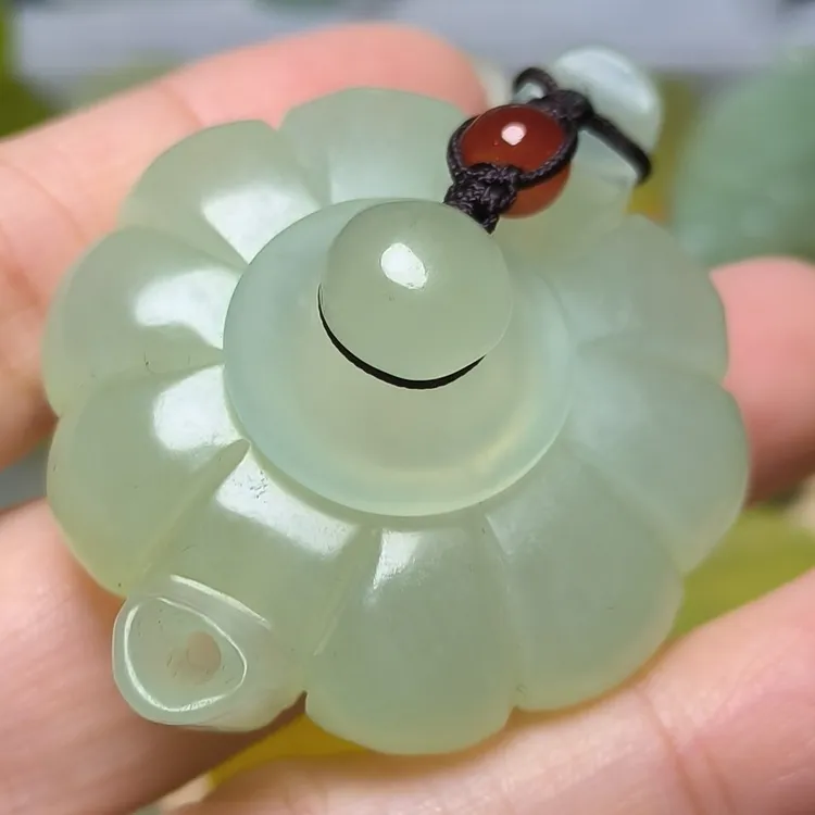 天然岫玉精品高冰手工雕刻玉壶手把壶南瓜壶可装水（多样性发其一）