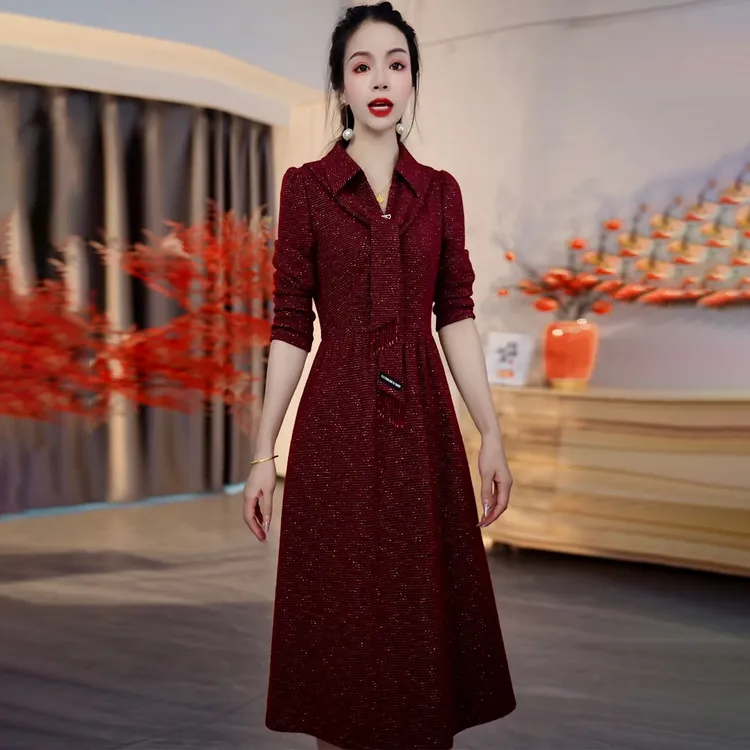 红色高端气质连衣裙女2025秋季新款妈妈装修身显瘦减龄中长款裙子