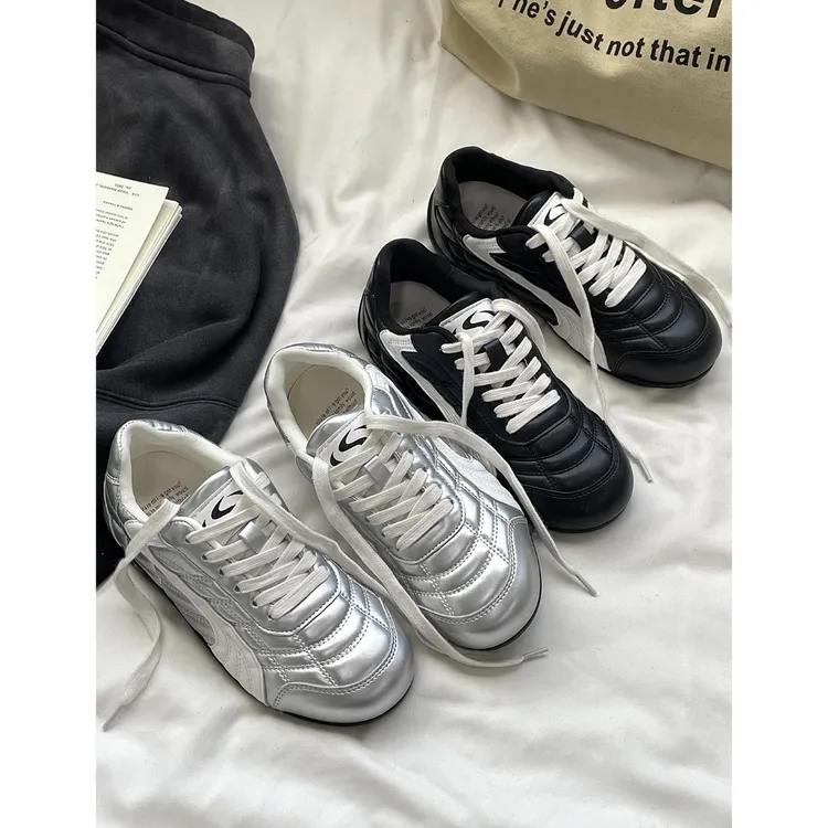 鞋有亿 2025秋冬新款银色皮面阿甘德训鞋平底百搭鞋子休闲板鞋女