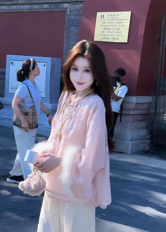 【婷婷】《粉毛毛》刺绣重工 限定温柔私服小衫 TT2SQTH2033【Q】