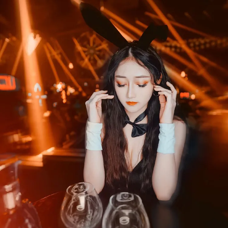 2025款DJ车载U盘经典慢摇视频酒吧美女车载音乐通用车型