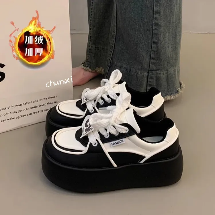 高级感百搭厚底小白鞋女秋冬加绒松糕板鞋2025新款增高运动休闲鞋
