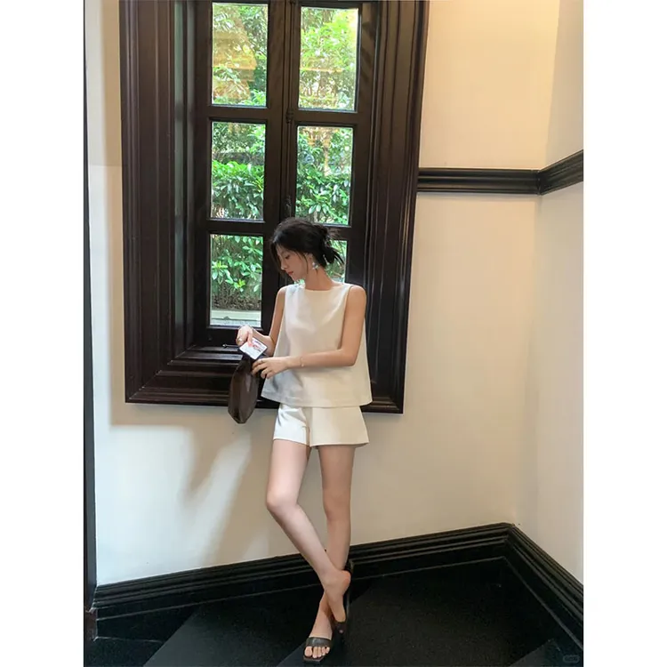 简约时尚夏季洋气休闲百搭白色无袖上衣高腰直筒显瘦宽松短裤套装