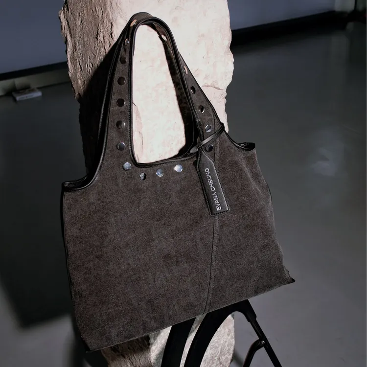 澳洲设计师品牌EvanaCheung【Tutumi系列】铆钉装饰托特包