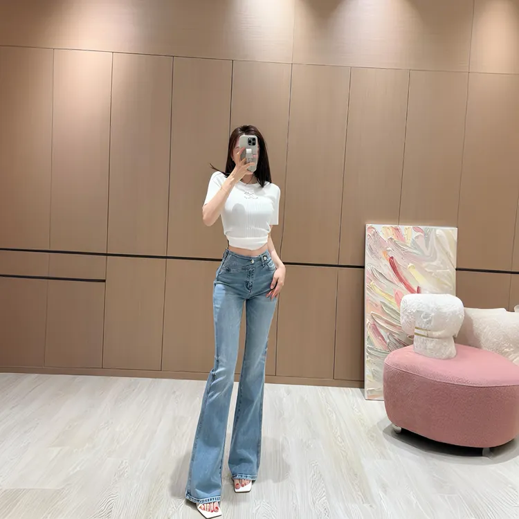 舒适微喇叭牛仔裤女2025百搭新款蓝色高腰弹力修身显瘦紧身长裤