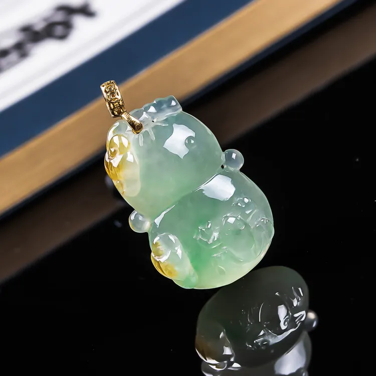 缅甸天然A货翡翠双彩葫芦配18K金扣头吊坠