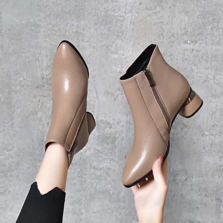 杏色真皮马丁靴秋冬新款简约百搭短靴女时尚真皮网红爆款中年靴子