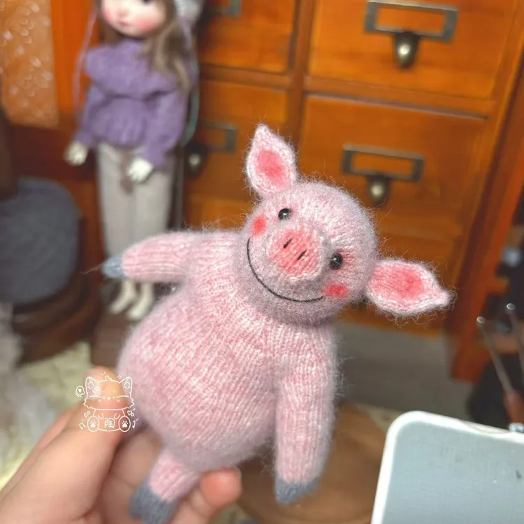 邂逅系列羊绒，可做玩偶，也可以直接贴身穿，做毛衣，围脖都可以哦！