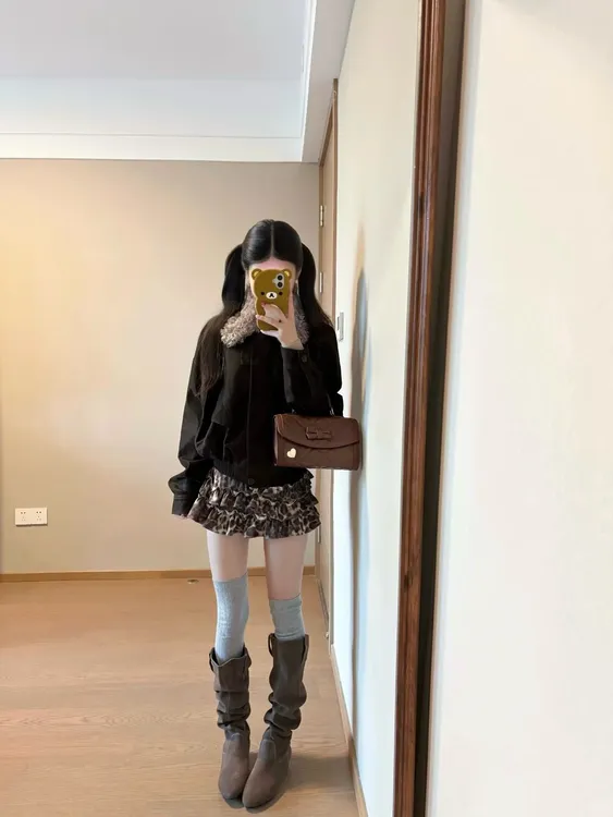 2025秋季新款美式复古设计感做旧毛领皮衣外套配豹纹半身裙两件套