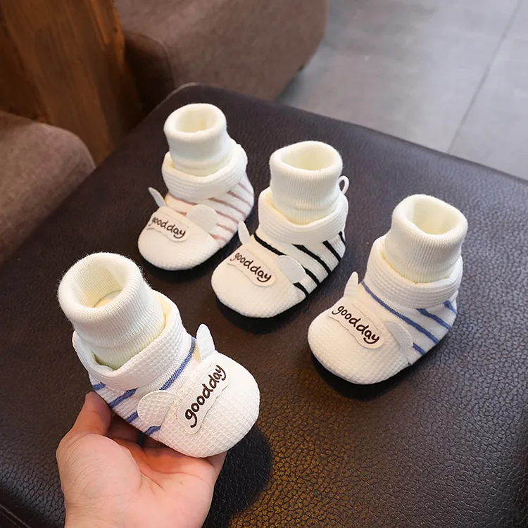 春秋季婴儿软底步前鞋袜0-6个月男女宝宝3-9-12个月防滑不掉鞋冬