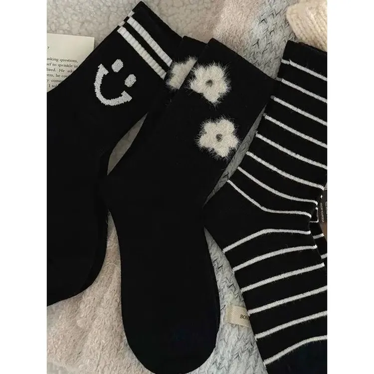 黑色羊绒厚袜子女中筒袜秋冬季保暖甜美小花ins潮网红款条纹长袜