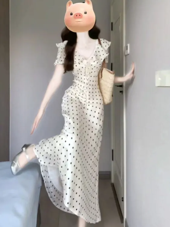 法式波点泡泡袖连衣裙女夏海边度假温柔风收腰气质独特绝美小裙子