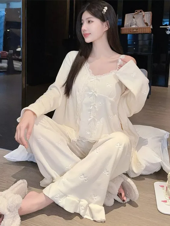 2025新款蝴蝶海岛绒睡衣女秋冬三件套薄绒蕾丝吊带开衫长袖家居服
